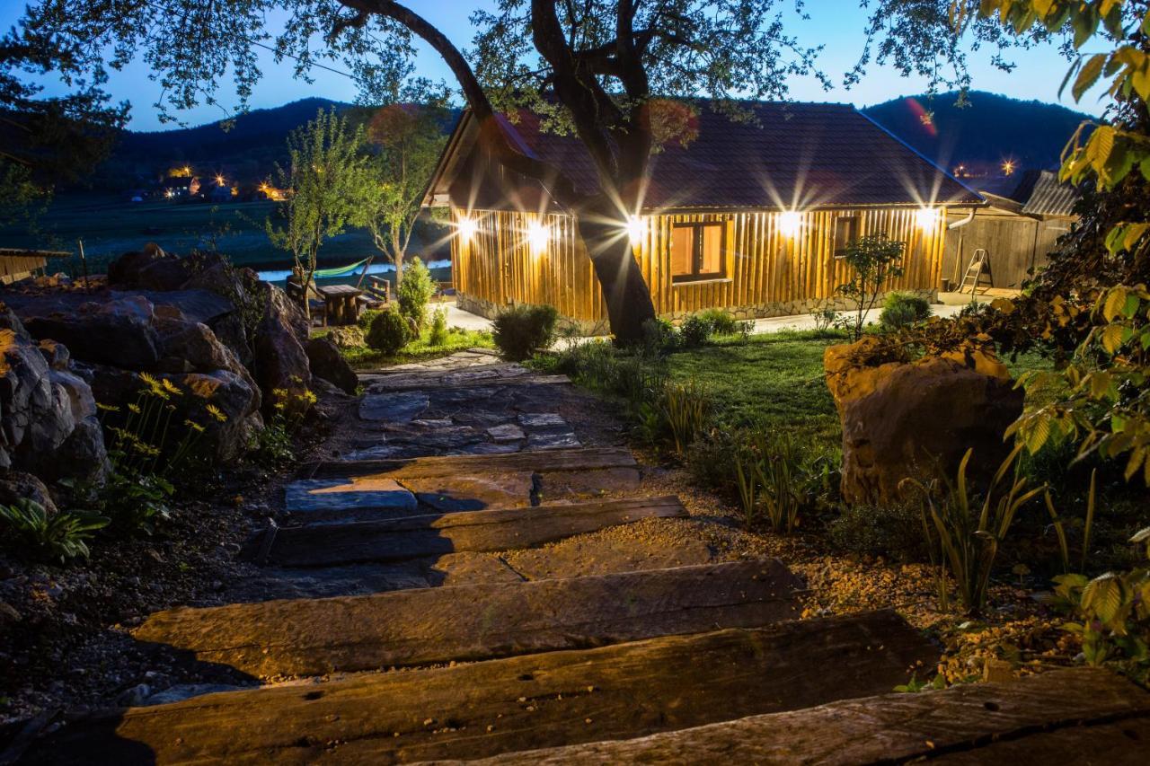 فيلا House Arupium - Hot Tub Otočac المظهر الخارجي الصورة