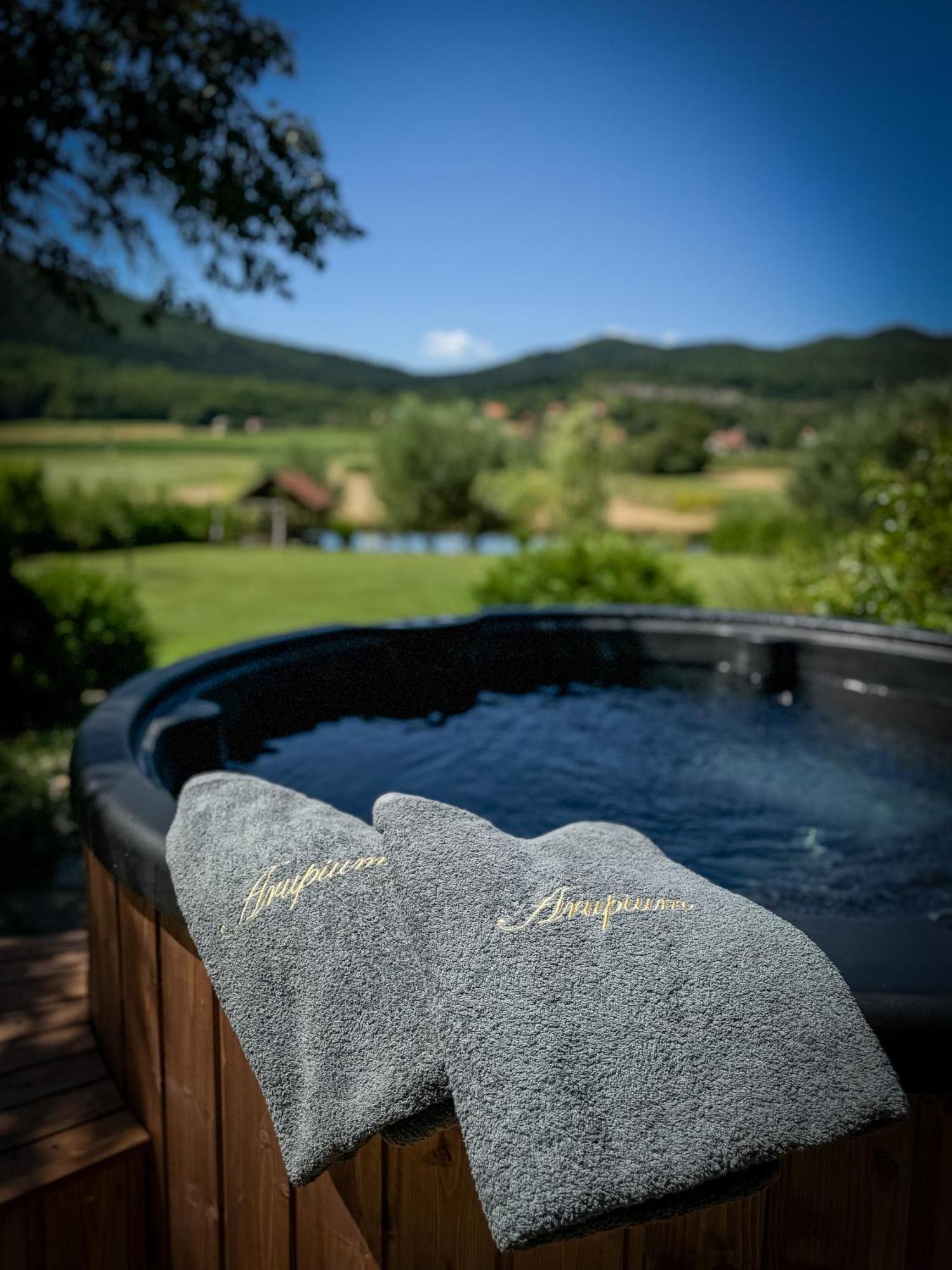 فيلا House Arupium - Hot Tub Otočac المظهر الخارجي الصورة