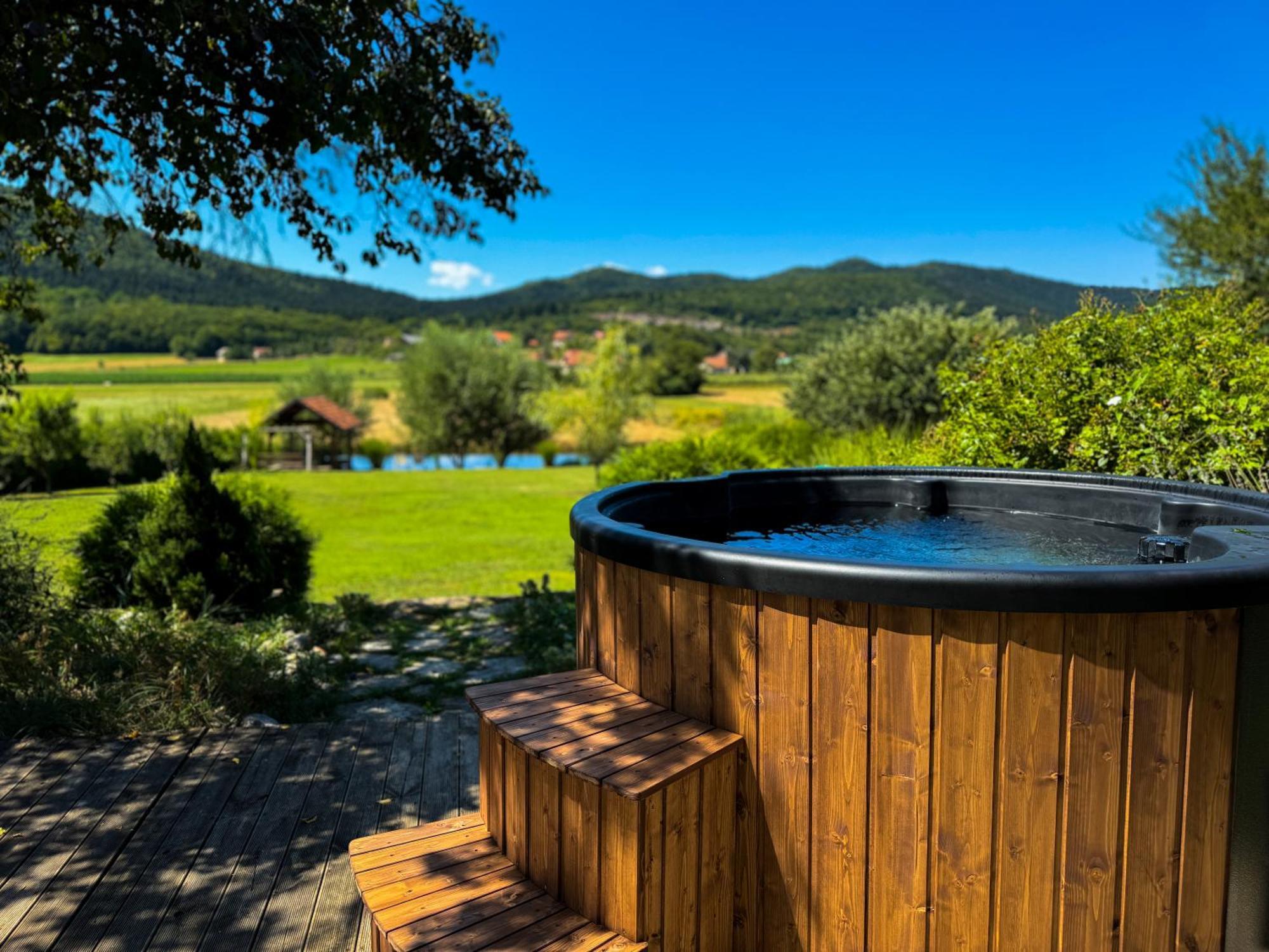 فيلا House Arupium - Hot Tub Otočac المظهر الخارجي الصورة